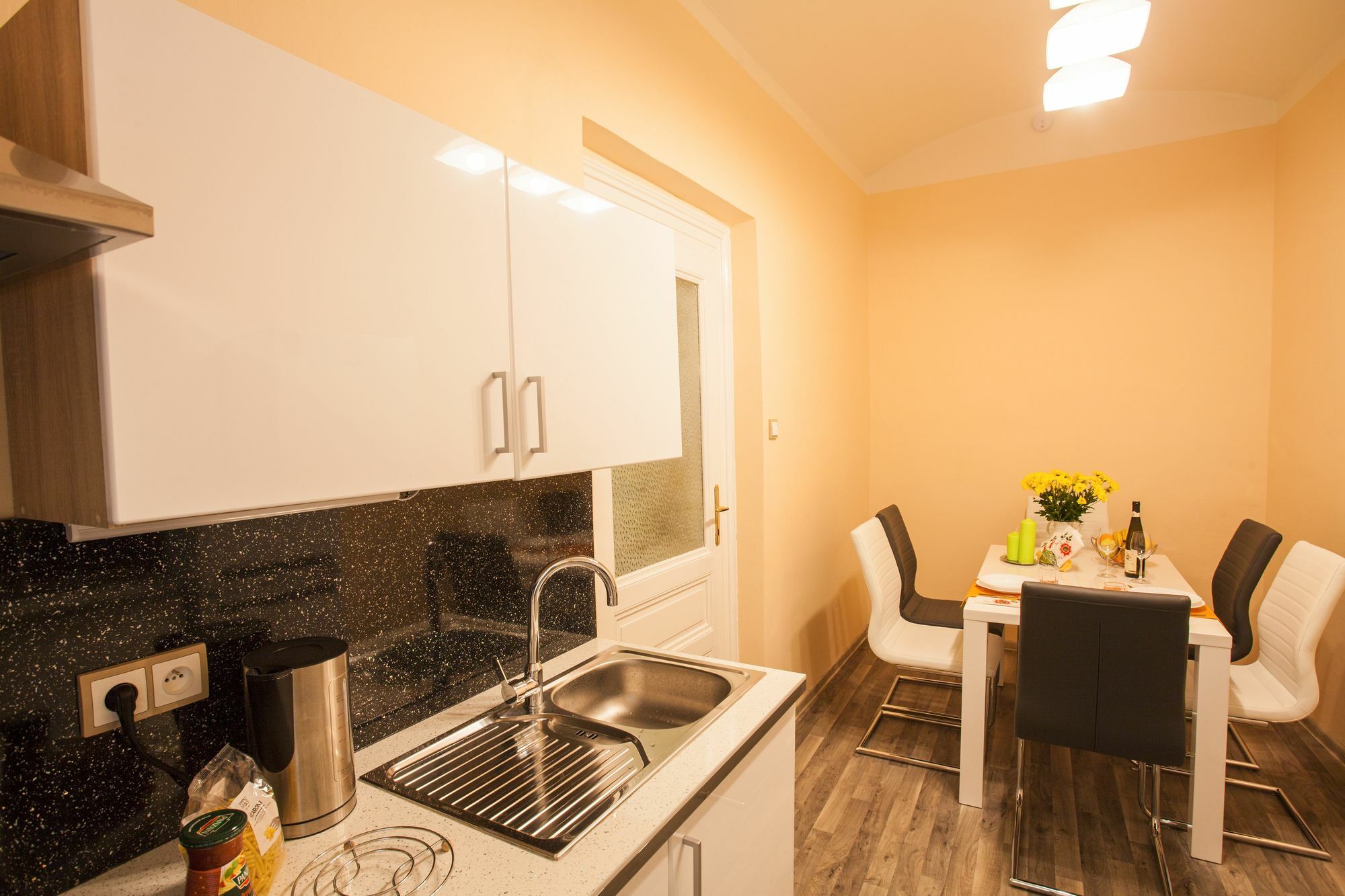 Vertigo Apartment Прага Экстерьер фото